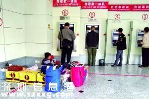 母子蝸居北京自助銀行半年靠麥當(dāng)勞剩飯充饑（圖）