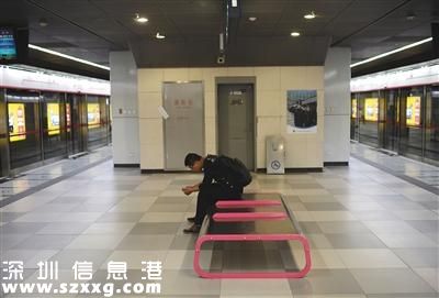 北京地鐵次渠南站外多荒地 被稱(chēng)“最荒涼站”