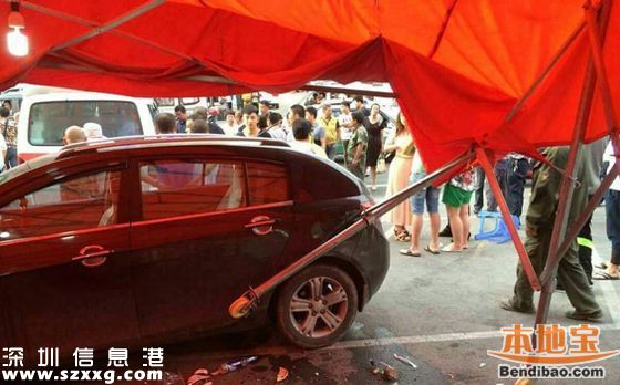 女司機油門當剎車 猛撞2輛公交后身亡(圖文)