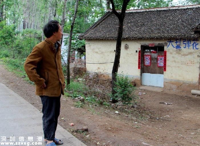 兄妹倆被拴豬圈邊 腦癱兄妹無錢治病好心塞(圖)