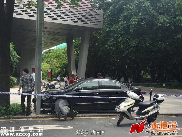 <a href=http://www.hnyueyi.com.cn/shenzhen/ target=_blank class=infotextkey>深圳</a>吸毒男持刀劫持小孩 后搶車(chē)連撞2車(chē)(圖文)