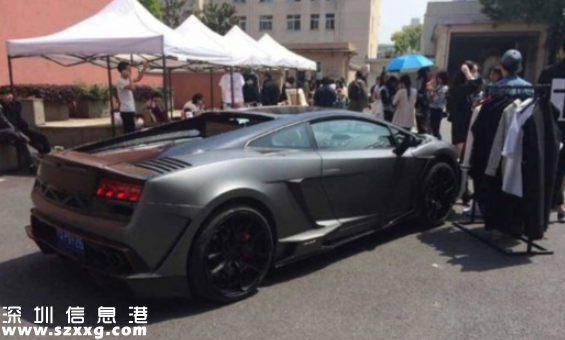 開蘭博基尼上下班