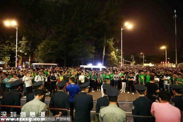 球迷圍堵俱樂部