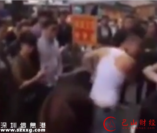 女子稱推嬰兒車碰路人后道歉，對方叫來4個紋身大漢當街打人