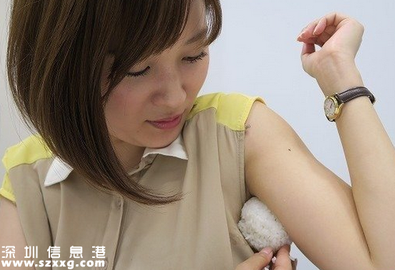 有味道！日本美女腋下飯團 網(wǎng)友：隔著屏幕都能聞到（組圖）