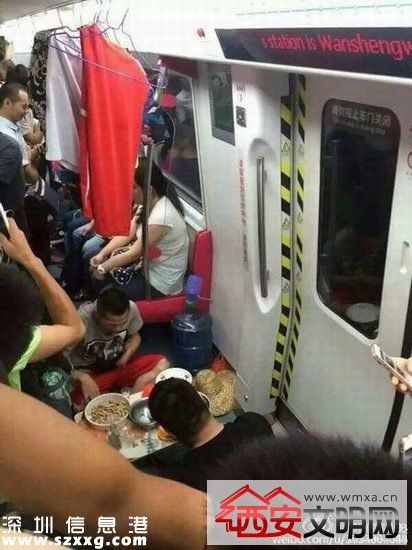 廣州三名男子地鐵支桌吃飯 被指為網(wǎng)絡(luò)主播炒作劣跡斑斑