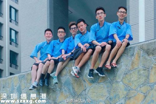 湖北男生扮女裝 拍“另類”畢業(yè)照 