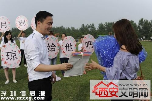 合肥男子乘熱氣球求婚 夸張舉動(dòng)引來網(wǎng)友罵聲一片