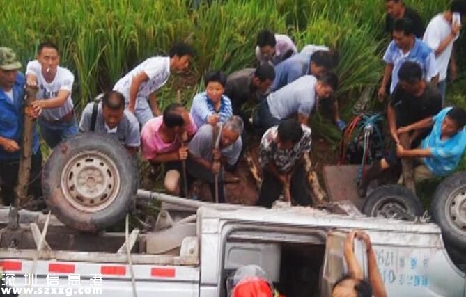 貨車(chē)側(cè)翻6人死亡