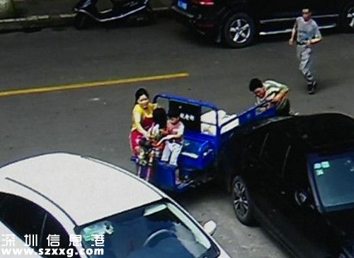 金華4歲熊孩子開車撞奔馳