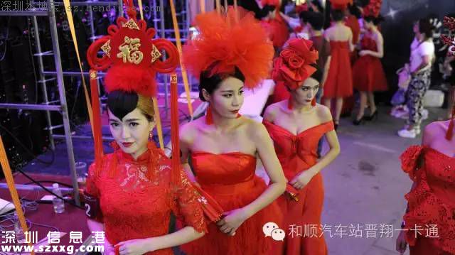 胸模大賽辣媽奪冠 領(lǐng)2歲孩子亮相(圖)