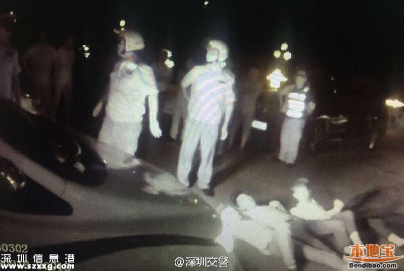 深圳查酒駕現(xiàn)奇葩 朋友被抓4人躺地?cái)r警車(組圖)
