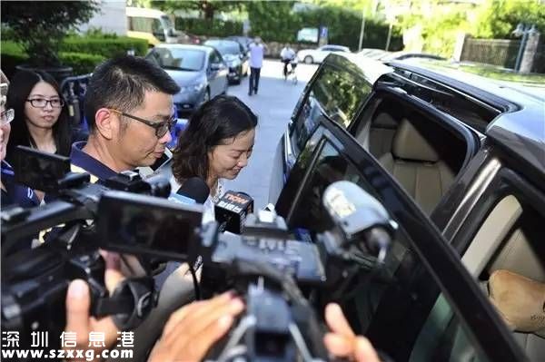 各路記者的長槍大炮對準萬科董秘朱旭