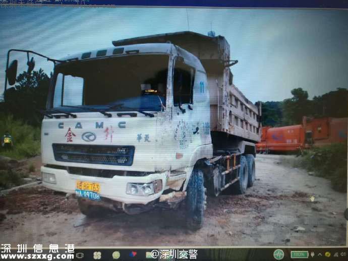 <a href=http://www.hnyueyi.com.cn/shenzhen/ target=_blank class=infotextkey>深圳</a>泥頭車與電動車相撞側(cè)翻 一對男女被泥土掩埋
