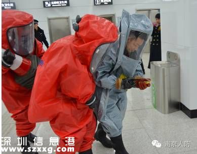 深圳地鐵2號(hào)線一精神異?；颊?引發(fā)乘客慌亂受傷