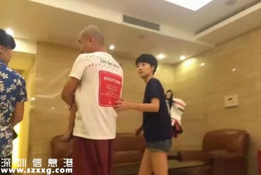 文章光頭抱女兒 網(wǎng)友：文章比寶寶幸福得多！