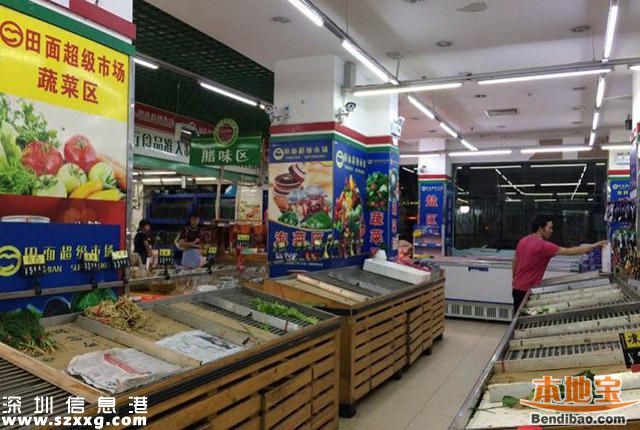 臺風(fēng)前夜深圳市民囤貨 超市被搶購一空