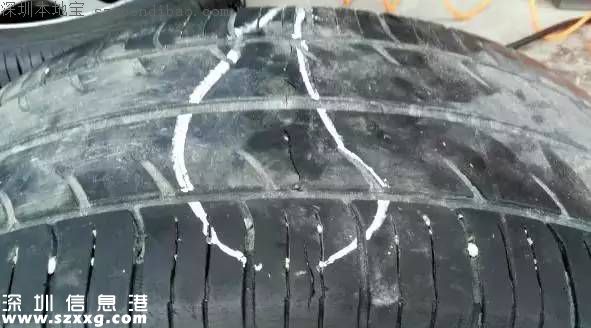 深圳高速一大客車疑似爆胎引燃 瞬間被燒成鐵架