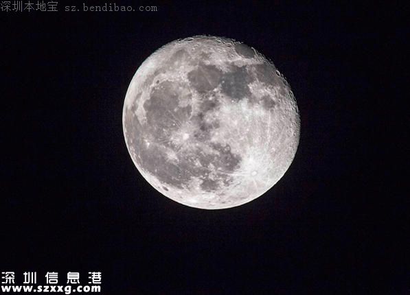 深圳網(wǎng)友曬自己拍的超級月亮 大寫的服！