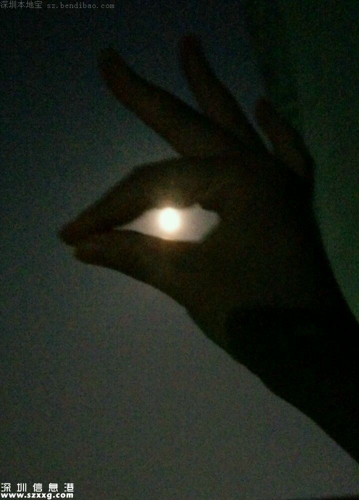 深圳網(wǎng)友曬自己拍的超級月亮 大寫的服！