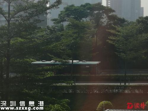<a href=http://www.hnyueyi.com.cn/shenzhen/ target=_blank class=infotextkey>深圳</a>公交車冒煙要自燃？是剎車片摩擦產(chǎn)生的煙霧