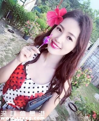 王寶強(qiáng)妻子馬蓉曬美照 穿低胸長裙唇紅膚白