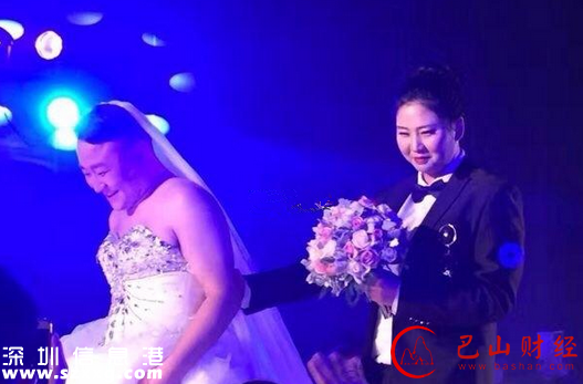 奇葩！南充小伙穿婚紗 迎娶帥氣新娘