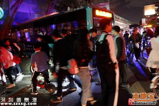 深圳公交車失控沖向人群 致1人死亡4車受損