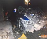 深圳百萬跑車撞成廢鐵 司機回家睡覺