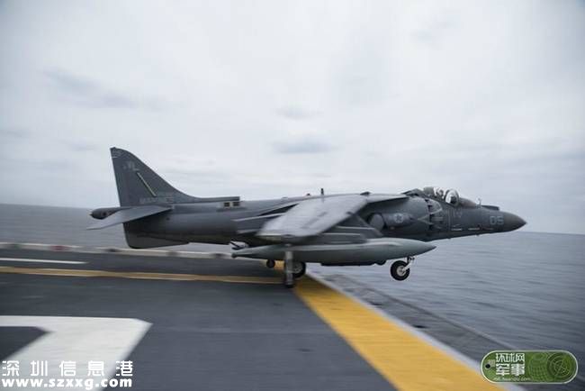 真會玩！美軍乘軍艦東海上打高爾夫(組圖)