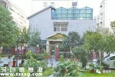 石二群在駐馬店市區(qū)樂龍小區(qū)的一處別墅