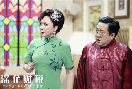 蔡明穿復(fù)古旗袍 與老搭檔再度攜手為觀眾們獻上精彩作品
