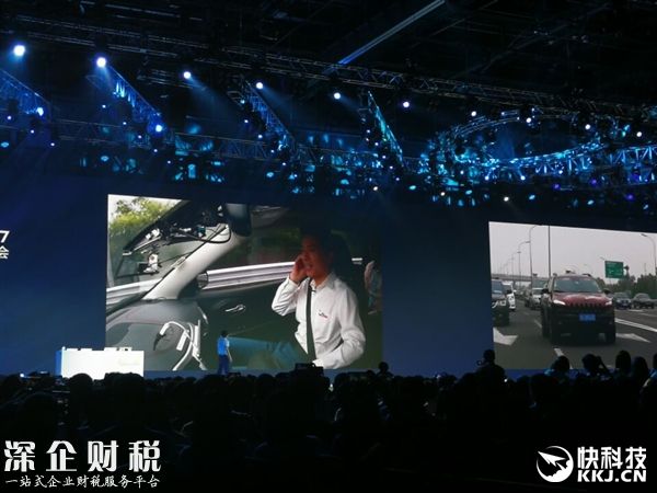 逆天！李彥宏乘坐百度無(wú)人車(chē)上路 主駕駛空無(wú)一人