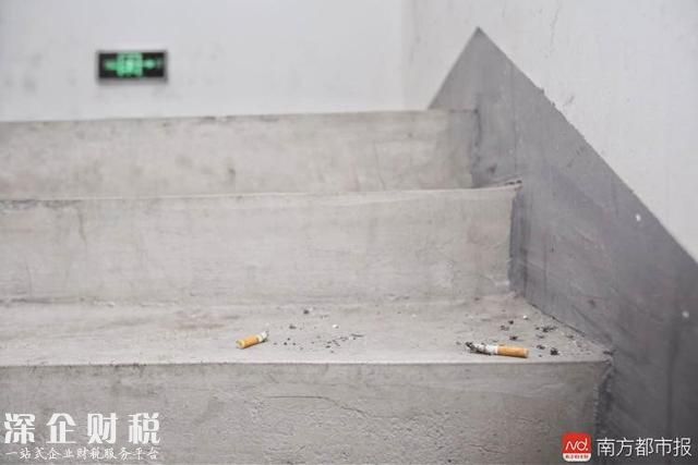 深圳寫(xiě)字樓里的陽(yáng)臺(tái)和個(gè)人辦公室都得禁煙！