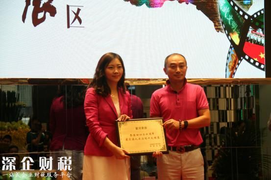 星河賀香港回歸20周年攝影展在星河榮御營銷中心開幕
