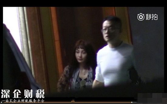 姚笛疑曝新戀情 與神秘男子一同逛街回酒店