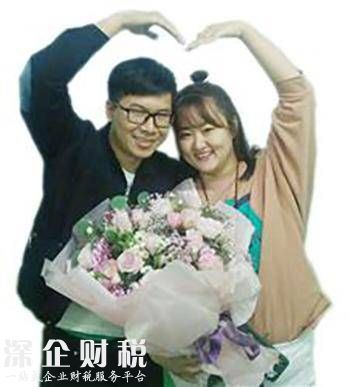 女教師課堂上被男友求婚 校長學生一起打掩護